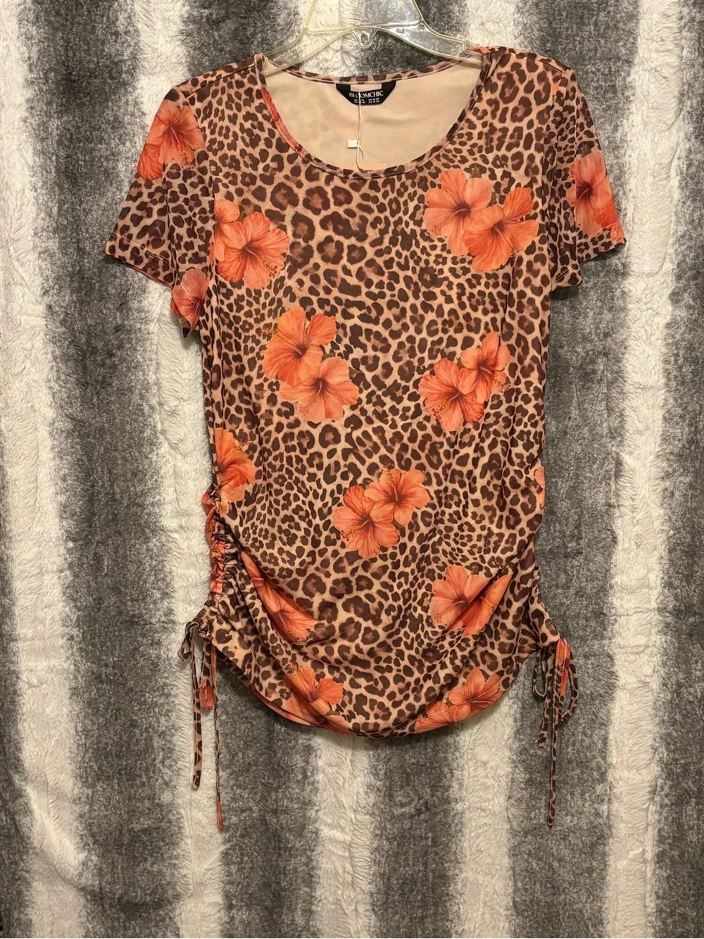 Leopard Floral Print Short Sleeve Top in Brown and Coral size 1X (14-16)